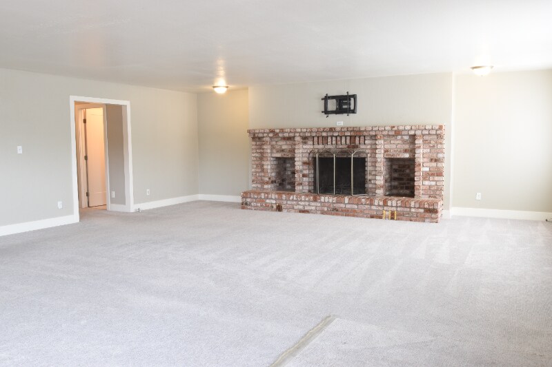 Building Photo - 155 W Cherry Creek Rd