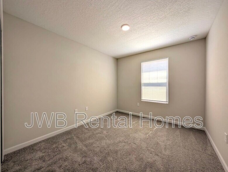 Building Photo - 1126 Comanche St