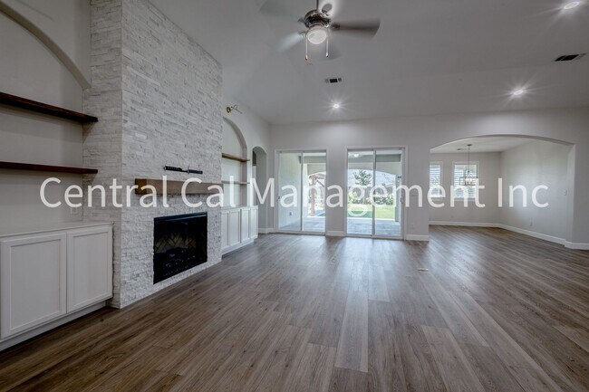 Building Photo - 4 bedroom/3 Bath Home with Solar in the Southwest - $3195 Per Month!
