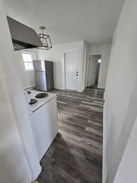 Building Photo - 92 Twiss St