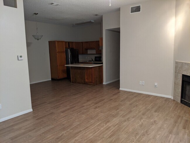 Building Photo - Spacious 3 Bedroom 2 Bath Half of Duplex A...
