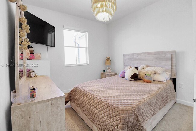 Building Photo - 2873 SE 24th Ct