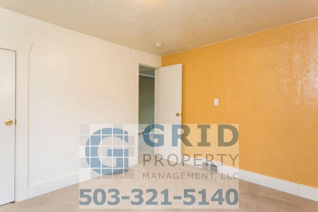 Building Photo - Spacious Two Bedroom Home with Backyard - N Portland!