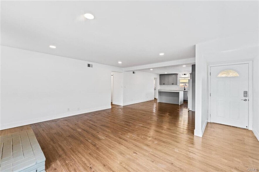 Building Photo - 1017 Avenida de Pio Pico