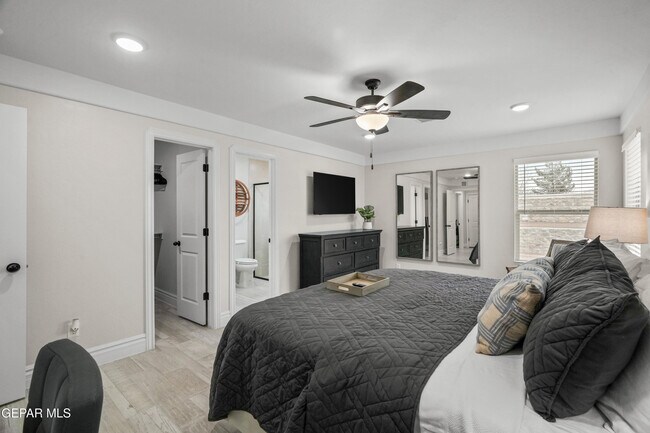 Building Photo - 854 Mallett St