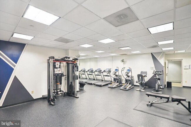 Building Photo - 1150 K St NW