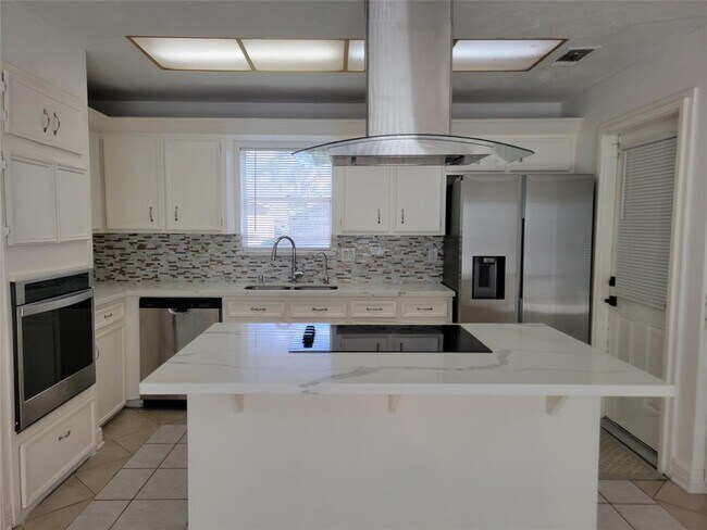 Building Photo - 4307 Willow Beach Dr