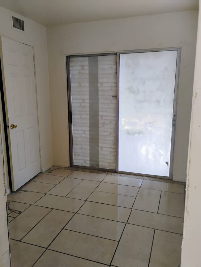 Building Photo - 538 State St