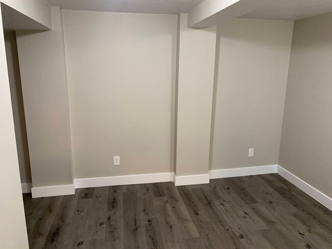 Building Photo - Updated 4 Bed Home with Large Yard