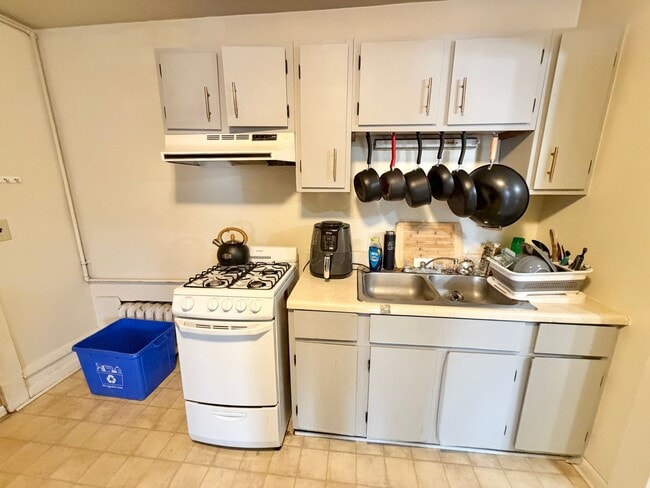 Building Photo - 168 N Winooski Ave