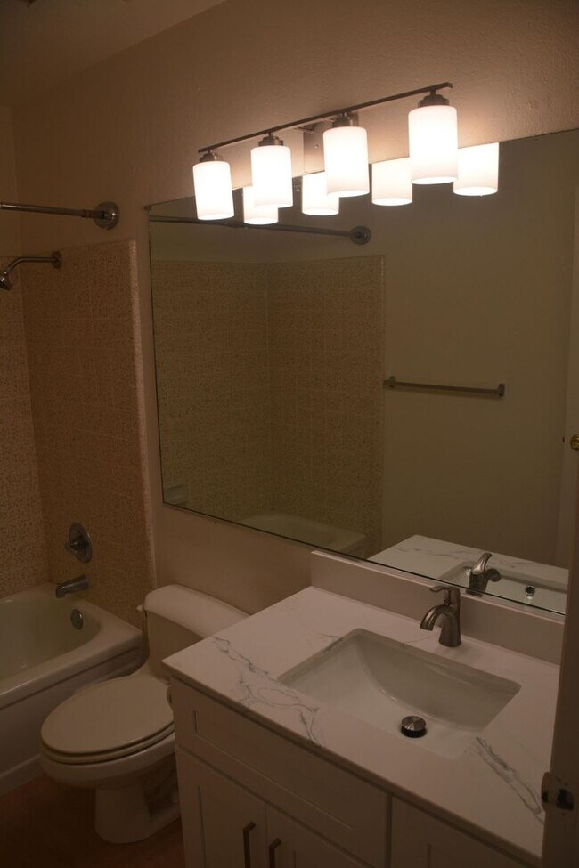 Building Photo - Sharp Pittsburg 3/2