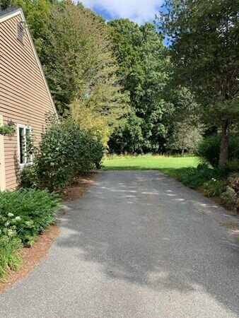 Building Photo - Quiet living close to Groton Center