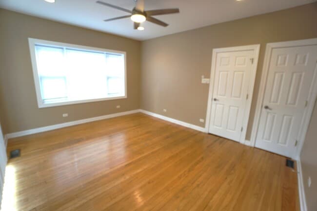 Building Photo - 1537 W Juneway Terrace