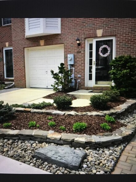 Building Photo - 205 Tilden Way