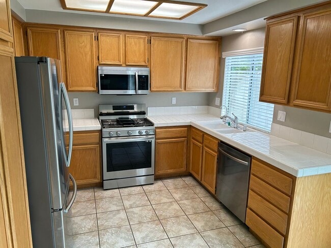 Building Photo - Nicely Upgraded 4 Bed 3 Bath Home in Gated Community in Anaheim
