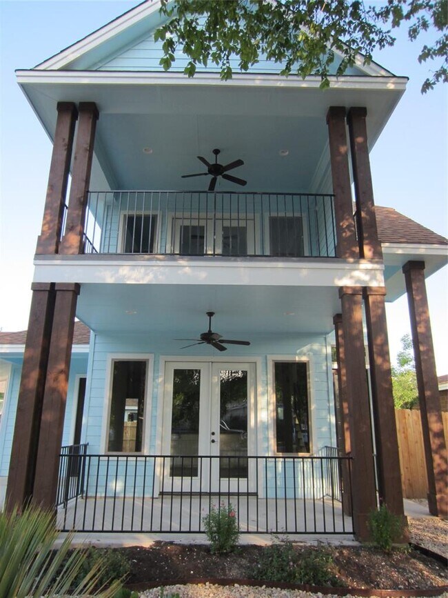 Building Photo - 5305 Duval St