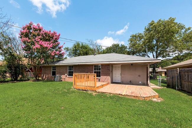 Building Photo - 512 Thomas Trail