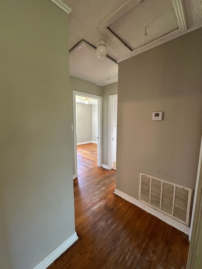 Building Photo - $1,800.00 Move-In-Special