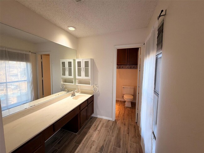 Building Photo - 2327 Torrington Dr