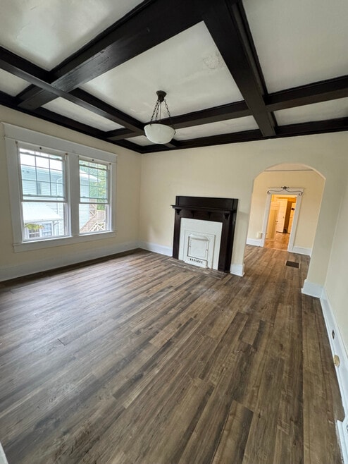 Building Photo - 138 N Sunset Dr