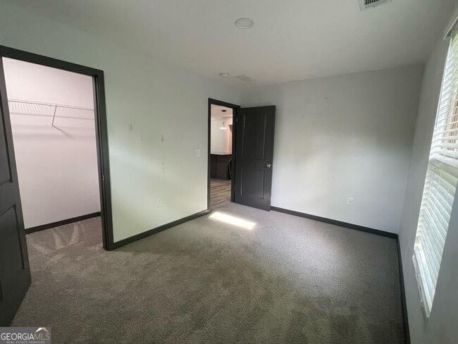Building Photo - 185 Glenrose Cir SW