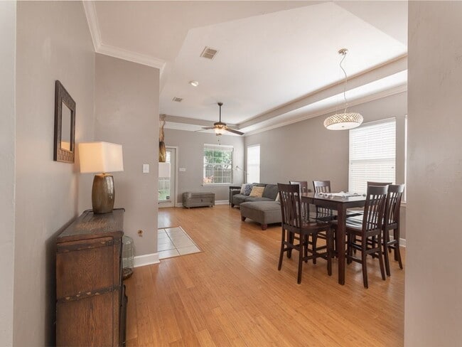 Building Photo - Beautiful 3 bedroom town home for rent Aug...