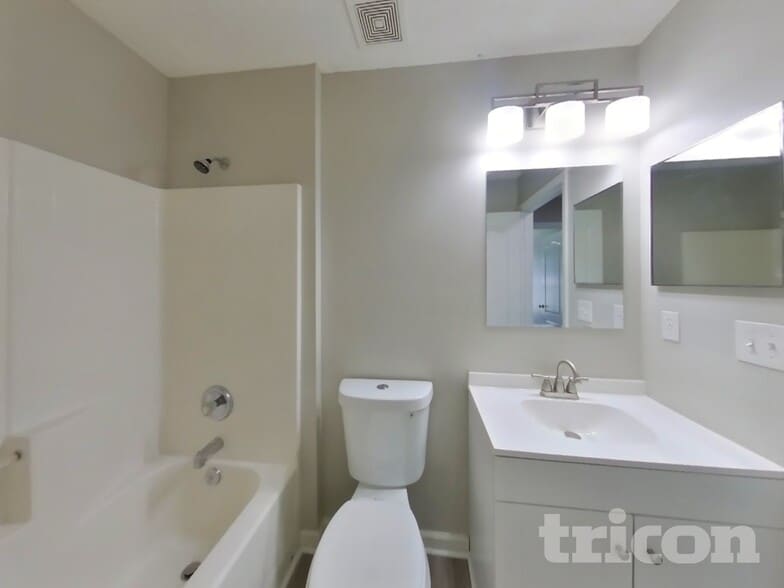 Building Photo - 6676 Southern Oaks Dr