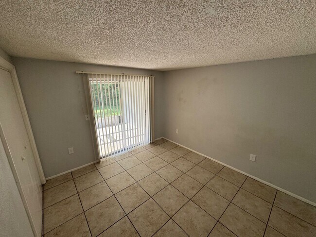 Building Photo - 5838 Siesta Ln