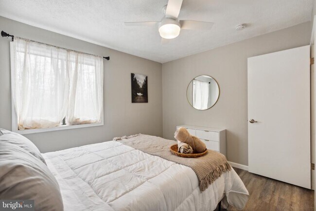 Building Photo - 20 Iowa Rd