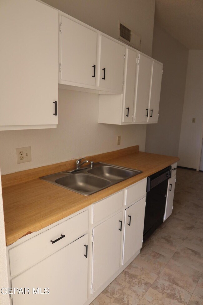 Building Photo - 10736 Obsidian St