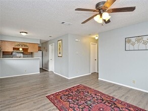 Building Photo - 5809 Spring Meadow Rd