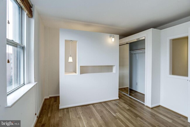 Building Photo - 1133 13th St NW