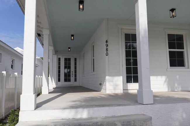 Building Photo - 4980 SE Railway Ave