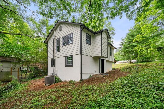 Building Photo - 5901 Ridge Dr SE