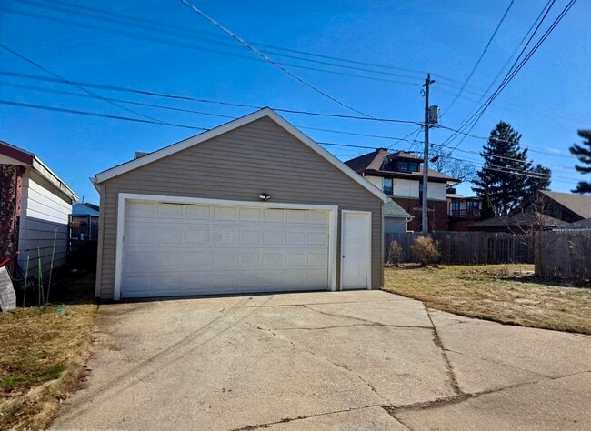 Building Photo - 1801 N Wisconsin St