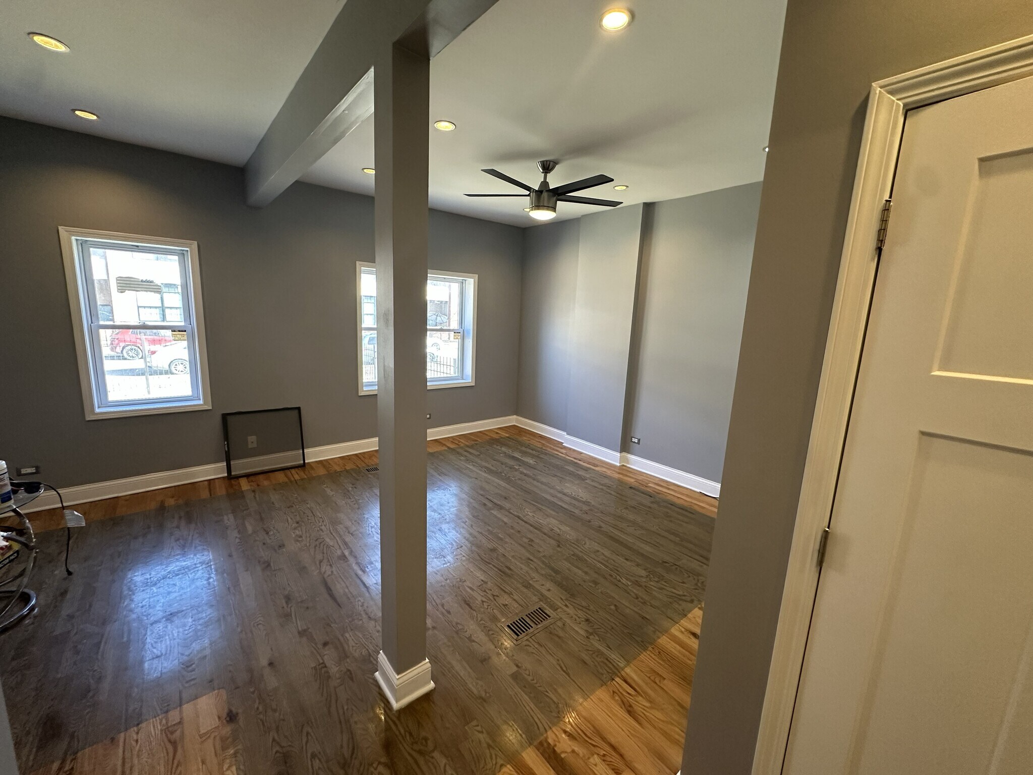 Living Rm - 10452 S Maryland Ave