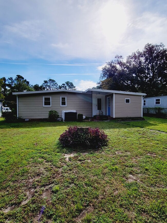 Building Photo - SUNSET PARK - Adorable cottage style home ...