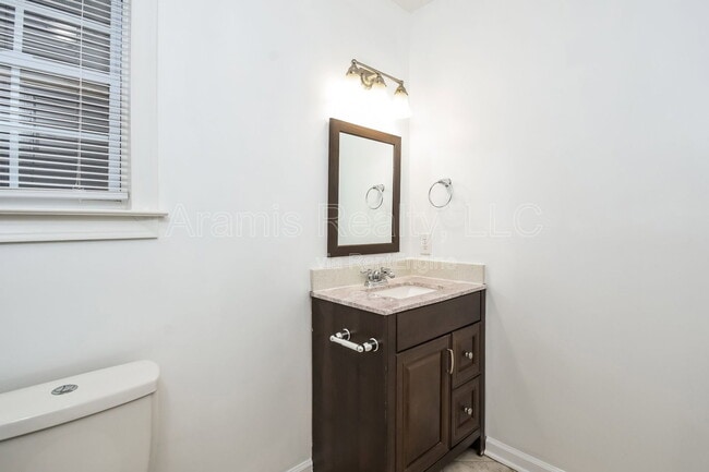 Building Photo - 83 Ormond St SE