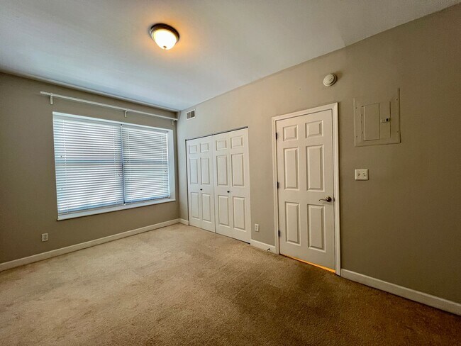 Building Photo - 5653 Waterman Blvd