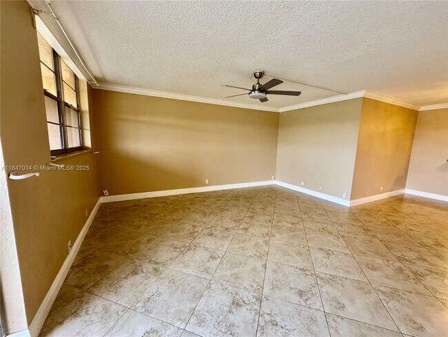 Building Photo - 3100 W Rolling Hills Cir