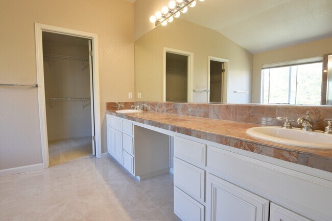 Building Photo - Beautiful and Spacious Evergreen 4 Bedroom 2.5 Bath Home with Pool!