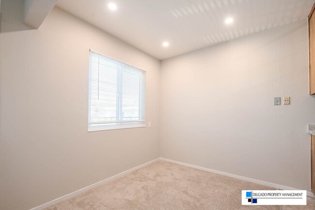 Building Photo - Newly remodeled Benicia 1st Street condo