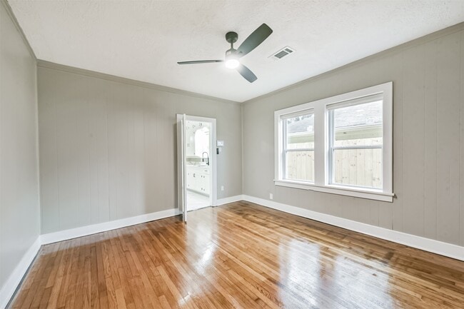 Building Photo - 2606 Oakdale St