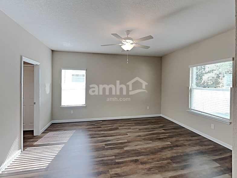 Building Photo - 244 Hemlock Pt