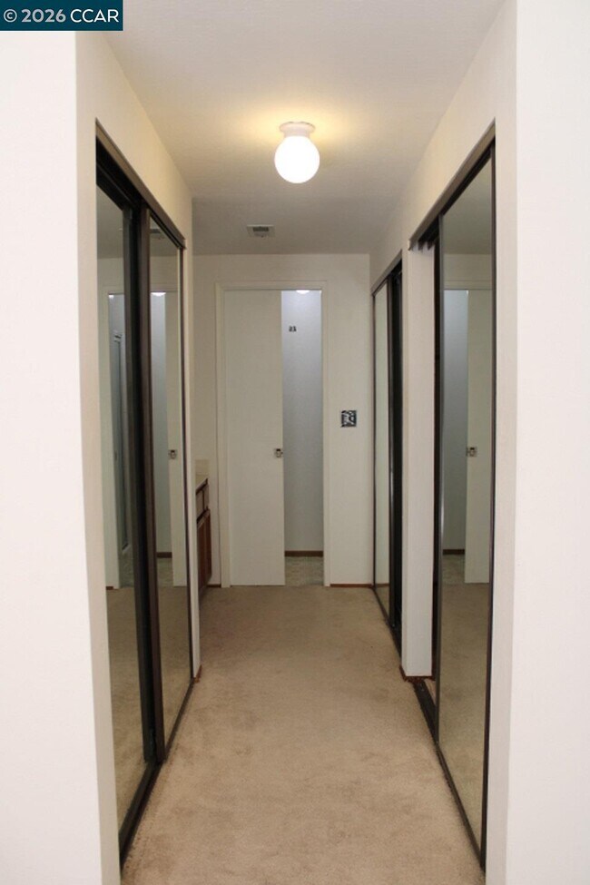 Building Photo - 3614 Stoneglen S