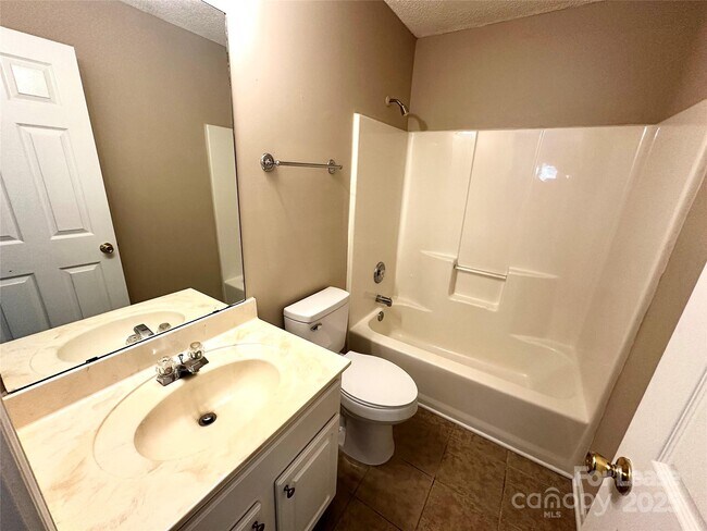 Building Photo - 8708 Laurel Run Dr