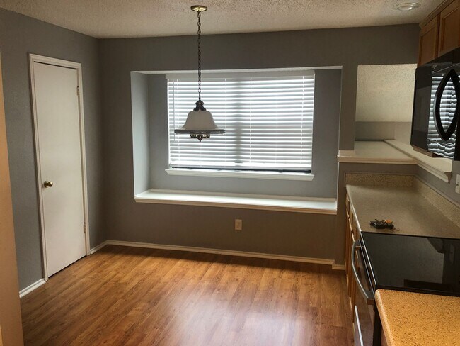 Building Photo - Amazing Location in Carrollton!!