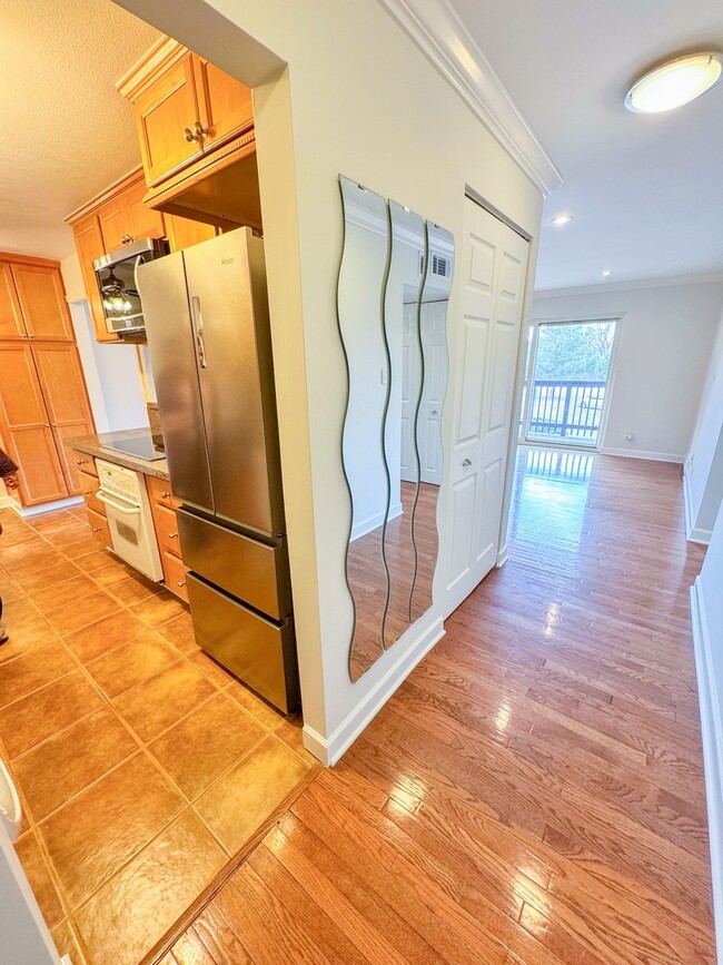 Building Photo - 675 Grove Terrace