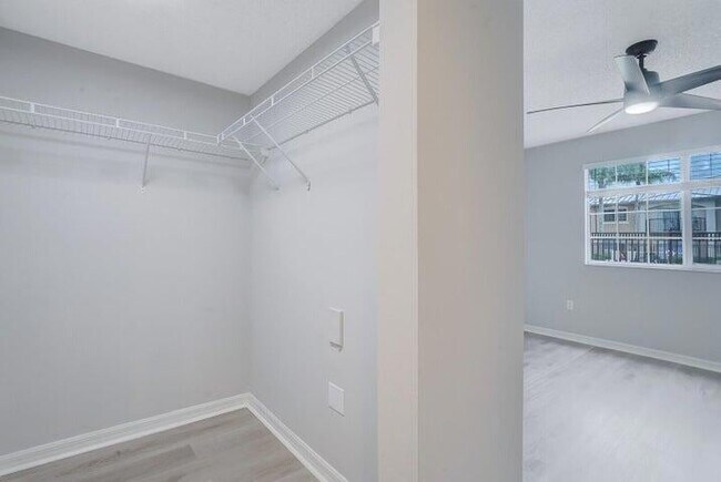 Building Photo - 1700 Crestwood Ct S