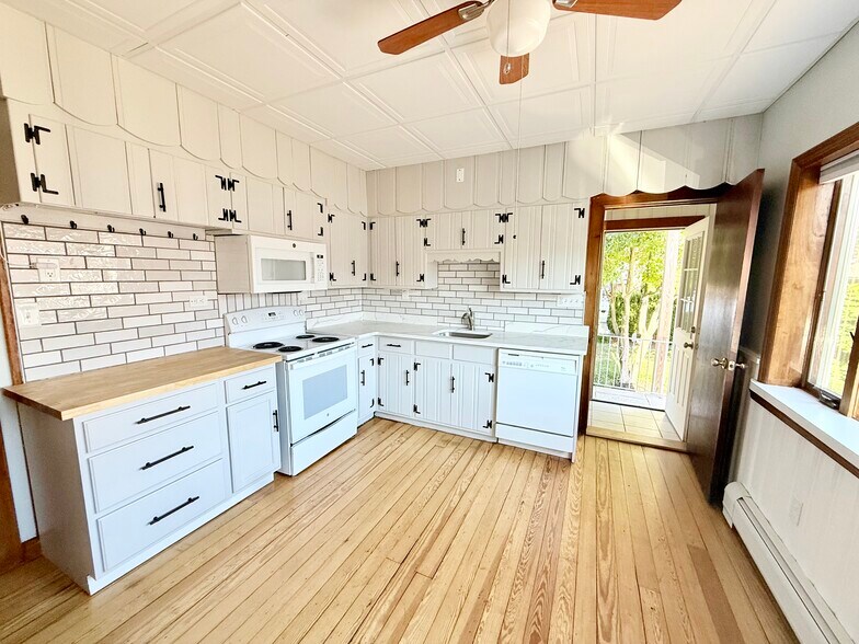 Primary Photo - 163 Hayward Pl
